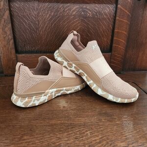 APL Techloom Bliss Slip On Leopard Shoes Size 8
